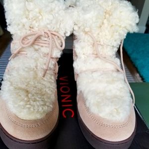 NIB Vionic Sand Oak Suede Boot